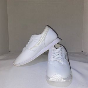 Womens Size 9.5 FILA MACHU WHITE LEATHER Sneakers